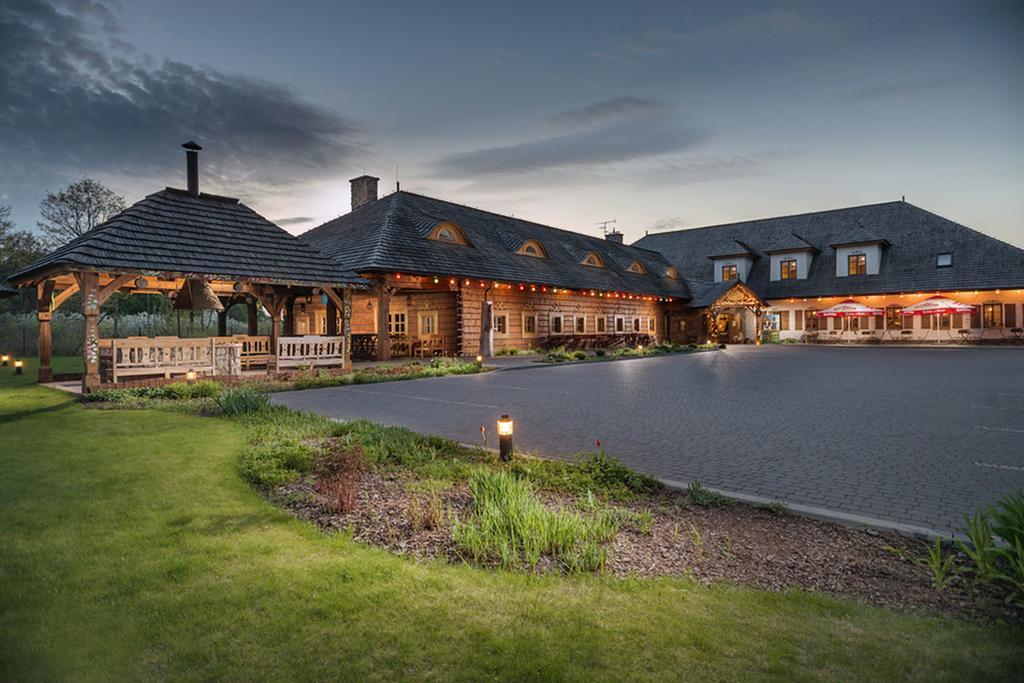 Lipowy Gosciniec Aparthotel Otwock Maly Exterior photo